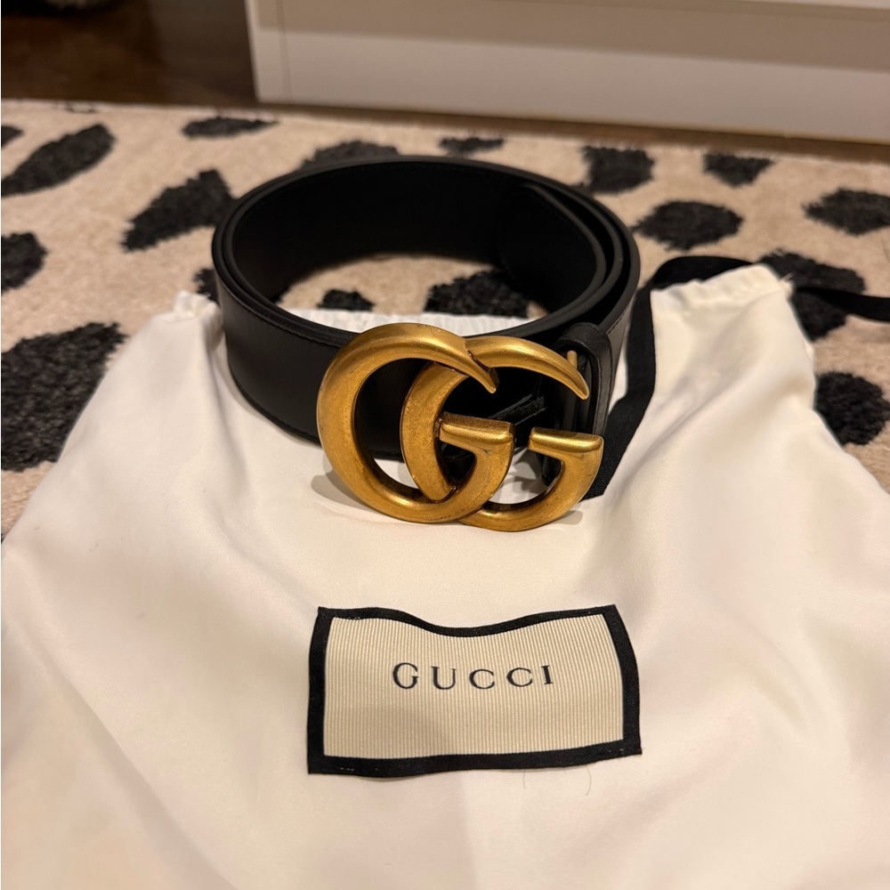 Gucci Black Leather Belt with Antiqued Gold Double G Buckle - Picture 3 of 5
